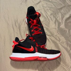 Nike men’s basketball shoes size 9.5